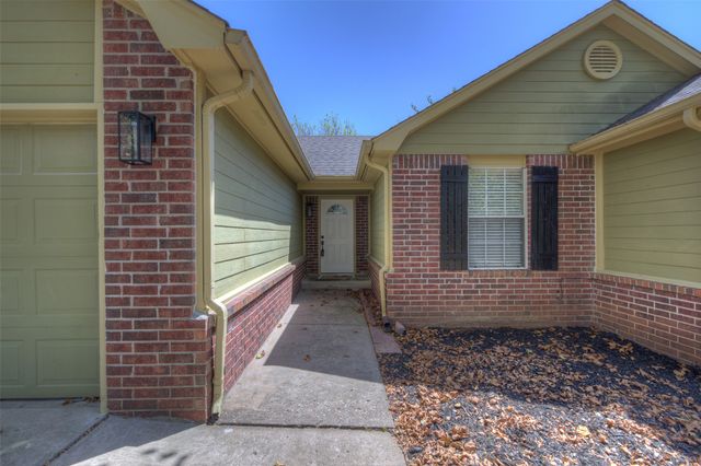 911 N 14th Street, Collinsville, OK 74021
