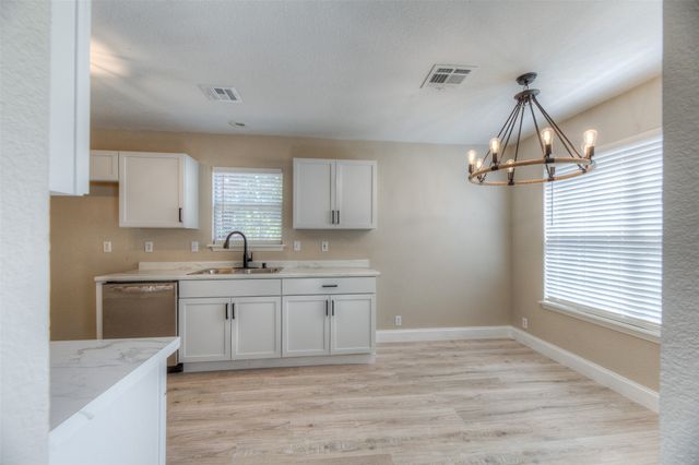 911 N 14th Street, Collinsville, OK 74021