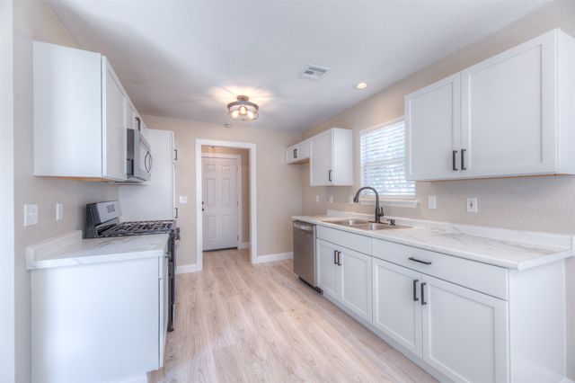 911 N 14th Street, Collinsville, OK 74021