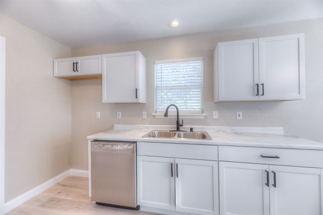 911 N 14th Street, Collinsville, OK 74021