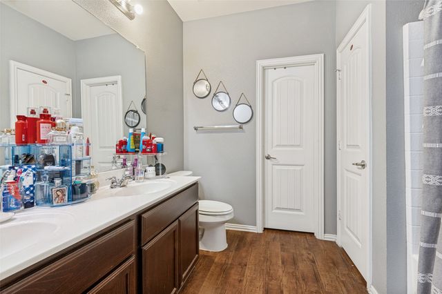 3129 Royal Crest Drive, Fort Worth, TX 76140