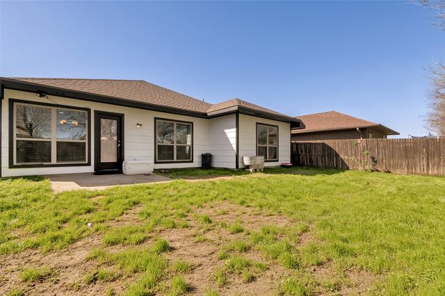 3129 Royal Crest Drive, Fort Worth, TX 76140