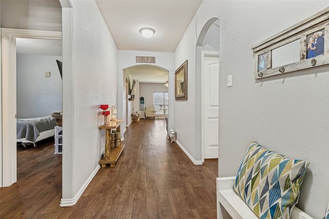 3129 Royal Crest Drive, Fort Worth, TX 76140