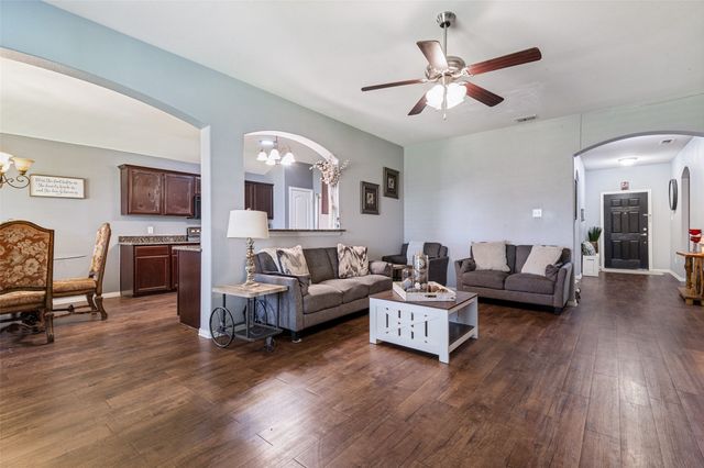 3129 Royal Crest Drive, Fort Worth, TX 76140