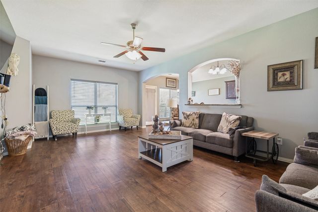 3129 Royal Crest Drive, Fort Worth, TX 76140