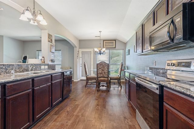 3129 Royal Crest Drive, Fort Worth, TX 76140