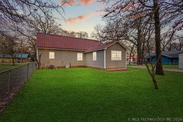 1613 Waters, Kingston, OK 73439