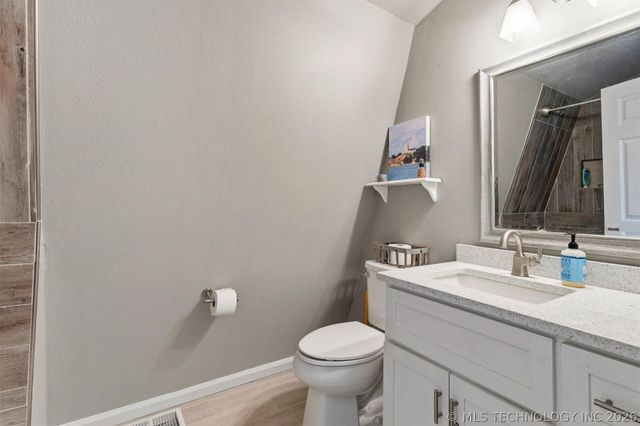 1613 Waters, Kingston, OK 73439