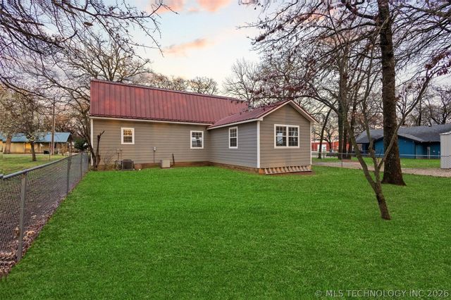 1613 Waters, Kingston, OK 73439