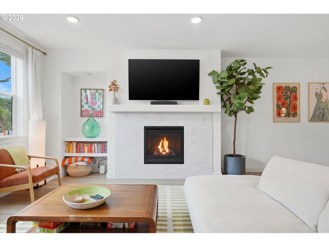 1408 Se GLENWOOD St 2, Portland, OR 97202