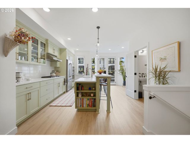 1408 Se GLENWOOD St 2, Portland, OR 97202