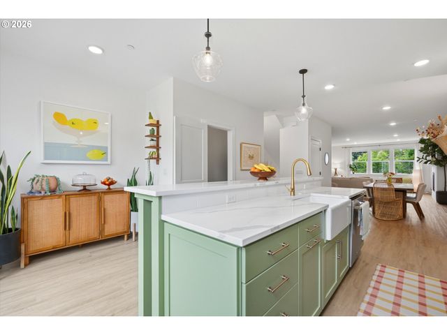 1408 Se GLENWOOD St 2, Portland, OR 97202