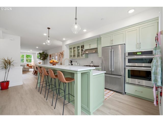 1408 Se GLENWOOD St 2, Portland, OR 97202