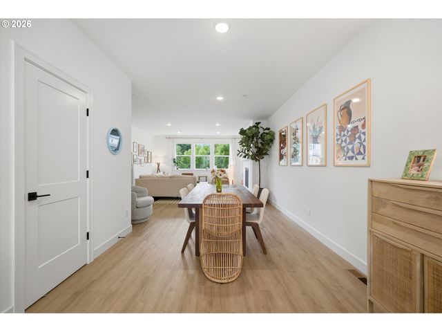 1408 Se GLENWOOD St 2, Portland, OR 97202