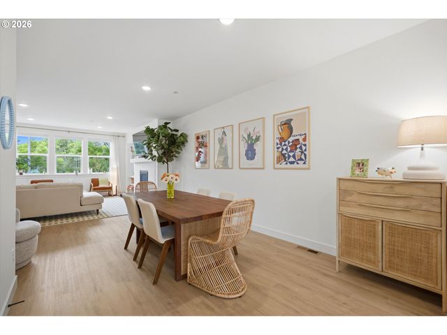 1408 Se GLENWOOD St 2, Portland, OR 97202