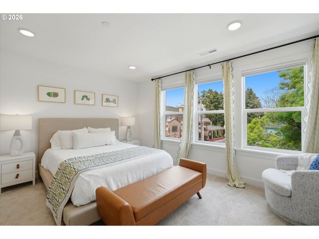 1408 Se GLENWOOD St 2, Portland, OR 97202
