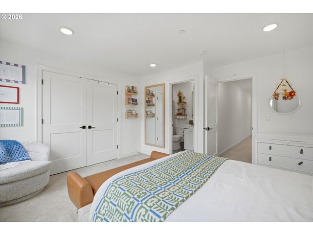 1408 Se GLENWOOD St 2, Portland, OR 97202