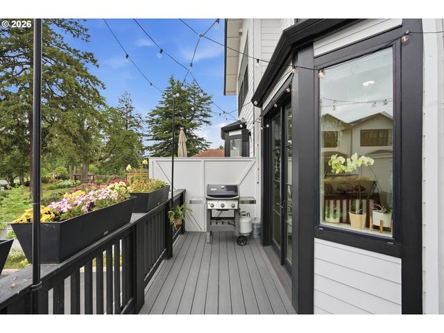 1408 Se GLENWOOD St 2, Portland, OR 97202