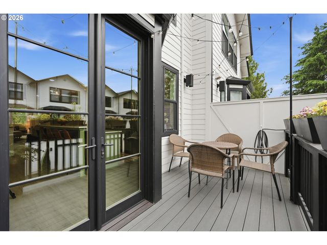 1408 Se GLENWOOD St 2, Portland, OR 97202
