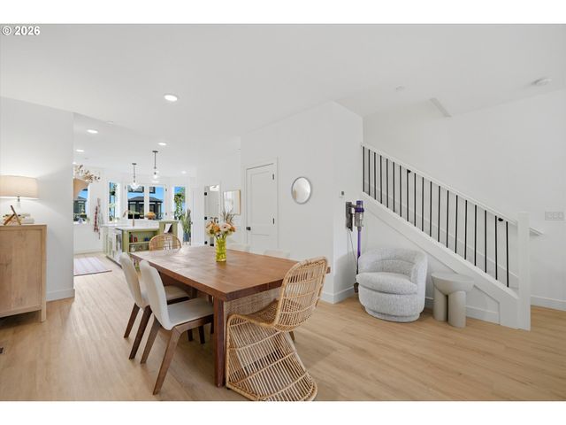 1408 Se GLENWOOD St 2, Portland, OR 97202
