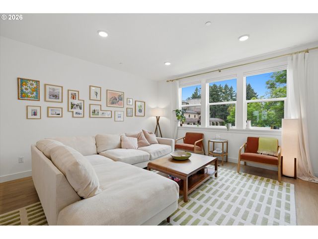 1408 Se GLENWOOD St 2, Portland, OR 97202