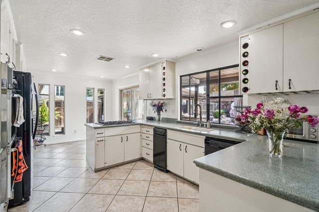 1602 Venetian Dr, Stockton, CA 95207