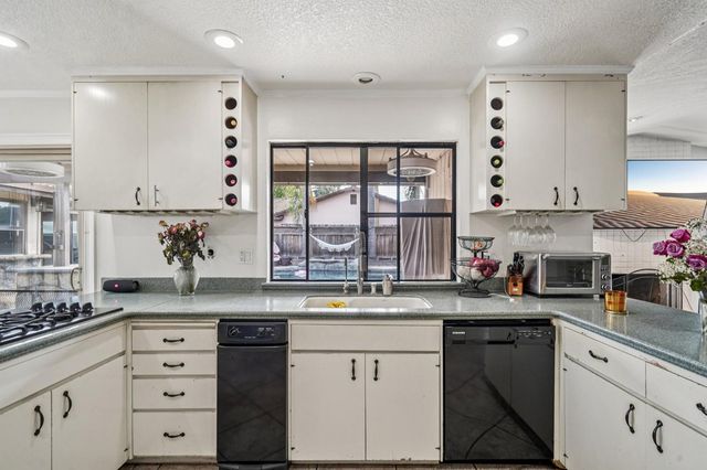 1602 Venetian Dr, Stockton, CA 95207