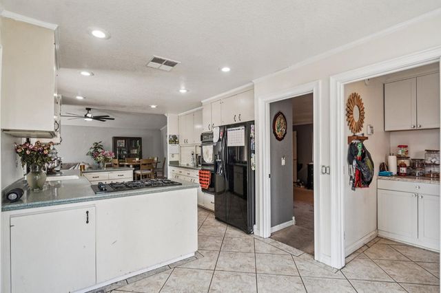 1602 Venetian Dr, Stockton, CA 95207