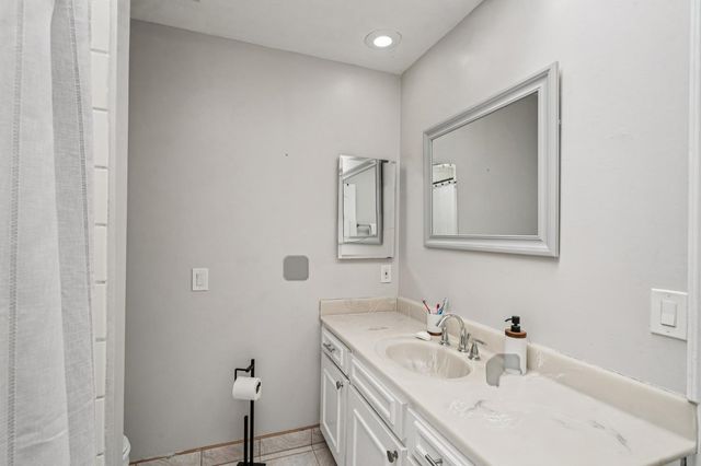 1602 Venetian Dr, Stockton, CA 95207