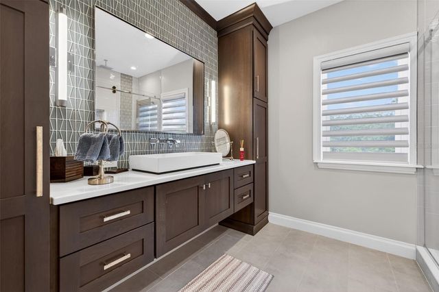 1009 ROYAL PASS ROAD, Tampa, FL 33602