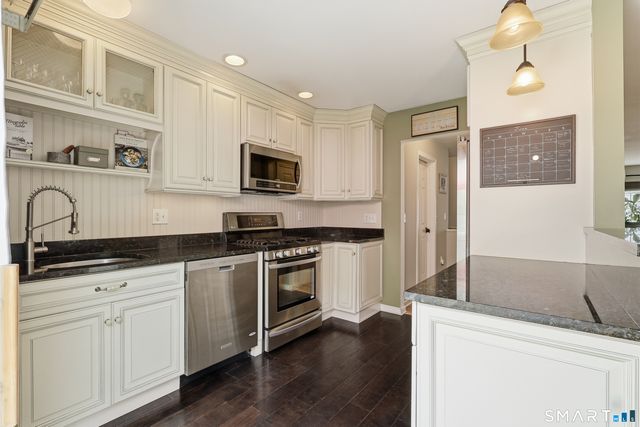11 Mannions Lane 8, Danbury, CT 06810