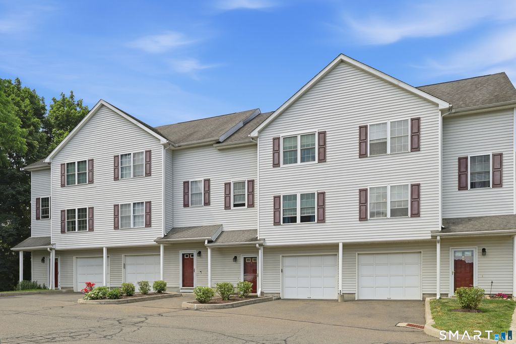 11 Mannions Lane 8, Danbury, CT 06810