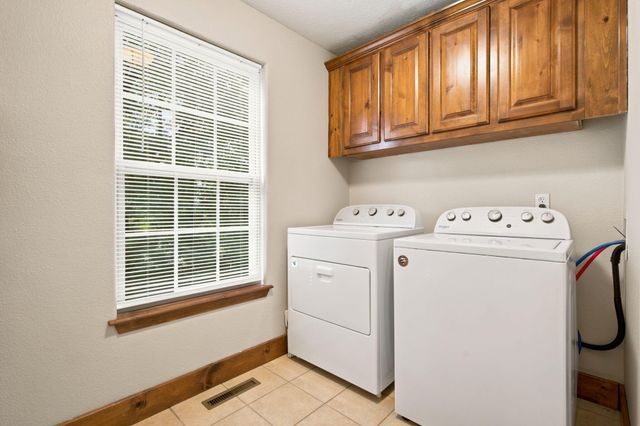 1367 Glossip Avenue, Highlandville, MO 65669