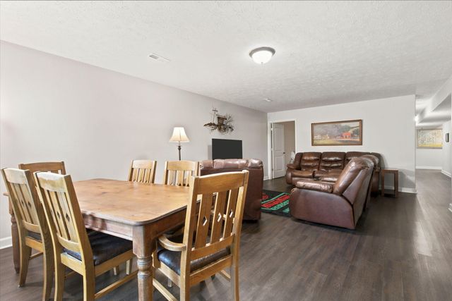 1367 Glossip Avenue, Highlandville, MO 65669