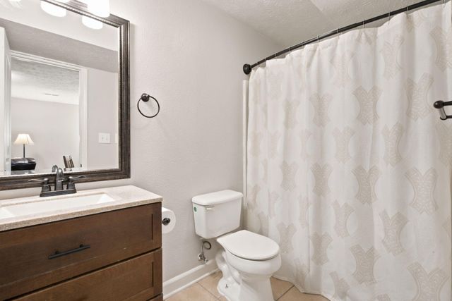 1367 Glossip Avenue, Highlandville, MO 65669
