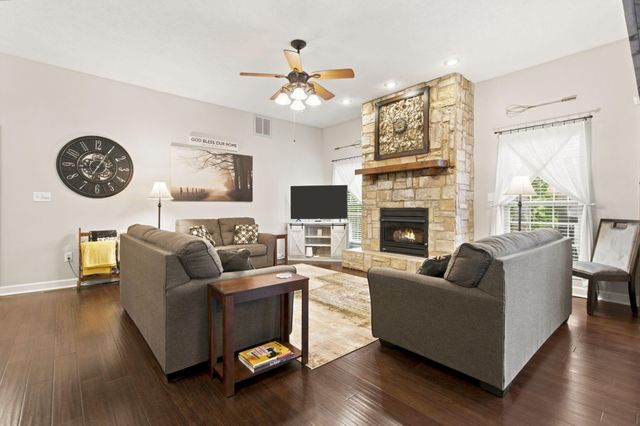 1367 Glossip Avenue, Highlandville, MO 65669