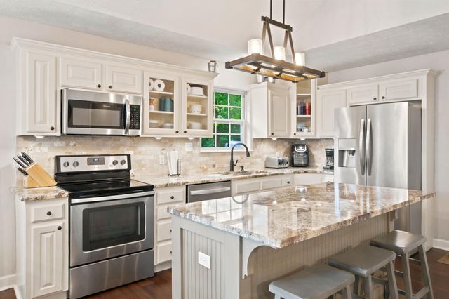 1367 Glossip Avenue, Highlandville, MO 65669
