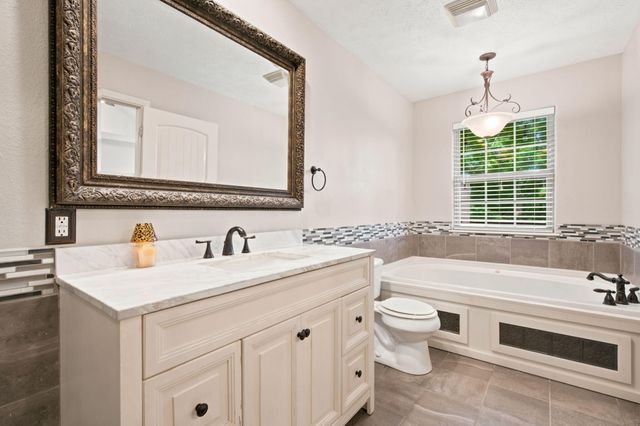 1367 Glossip Avenue, Highlandville, MO 65669