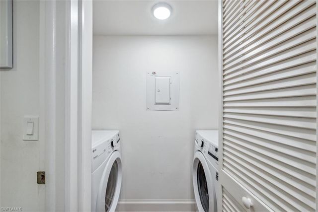 37 High Point CIR E 208, Naples, FL 34103