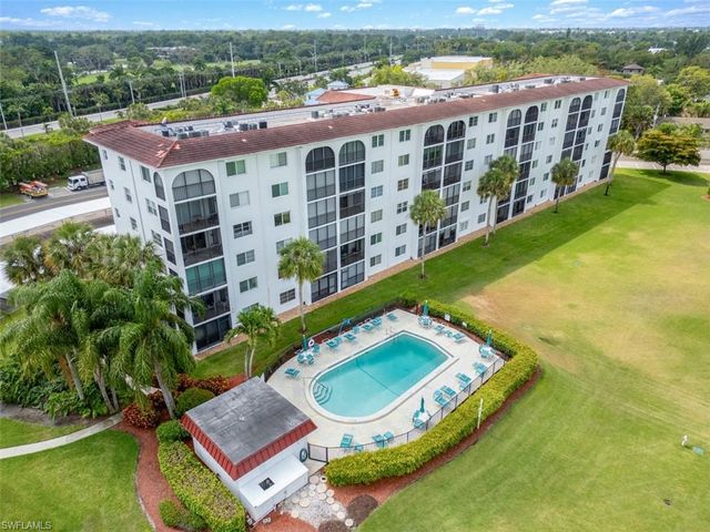 37 High Point CIR E 208, Naples, FL 34103