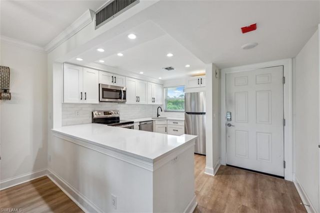 37 High Point CIR E 208, Naples, FL 34103