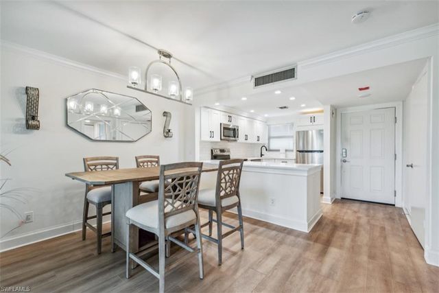 37 High Point CIR E 208, Naples, FL 34103