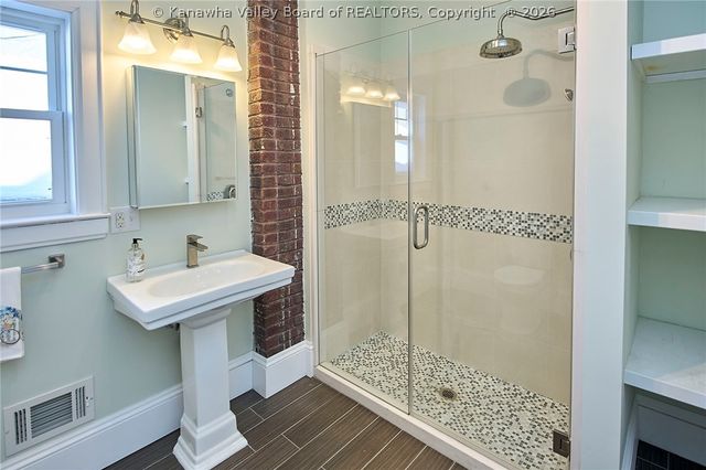 1594 Jackson Street, Charleston, WV 25311