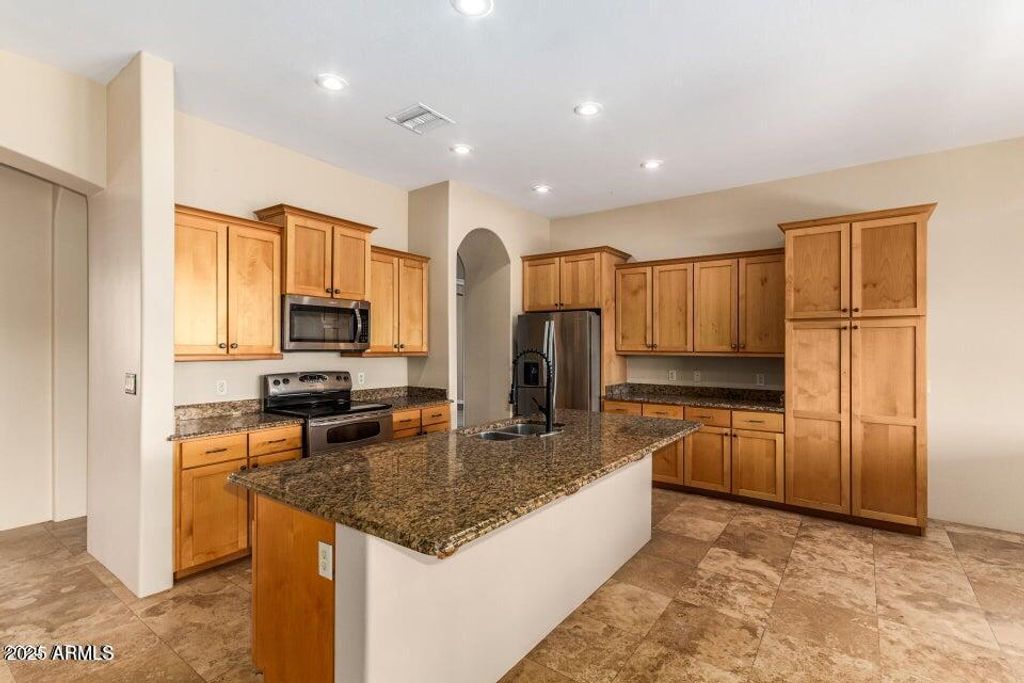 Image 10 of property listing at 48012 N 16TH Lane, New River, AZ 85087