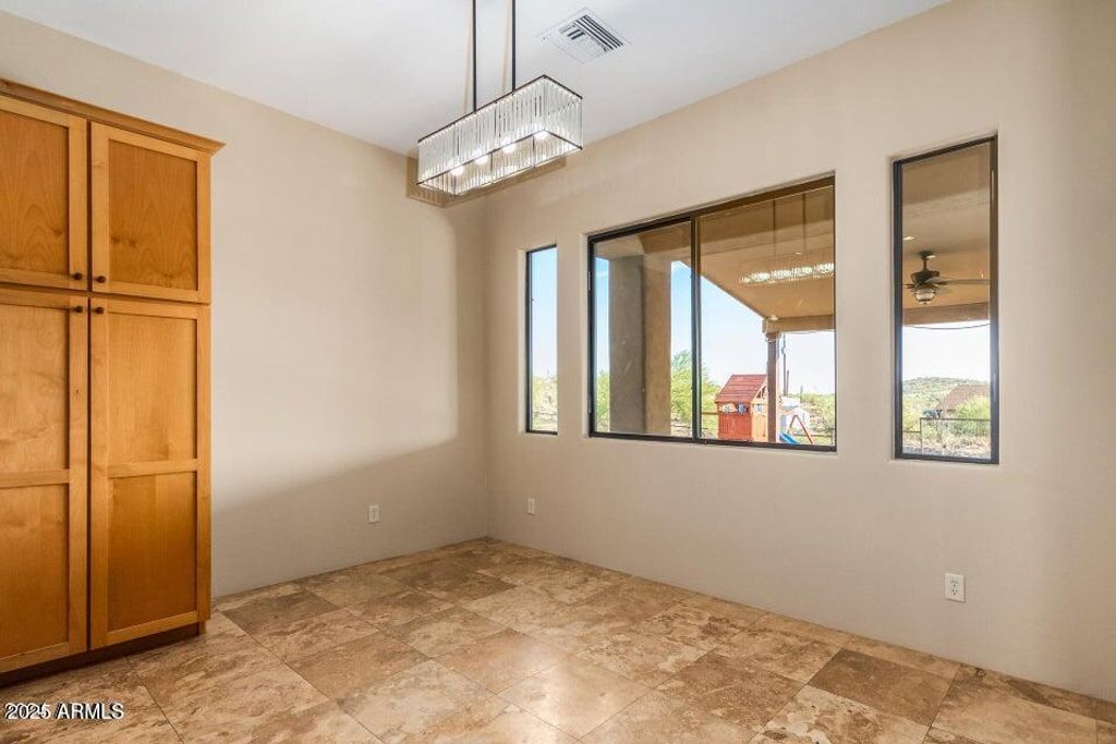 Image 11 of property listing at 48012 N 16TH Lane, New River, AZ 85087