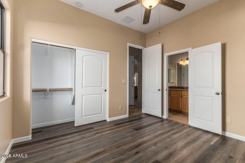 Image 13 of property listing at 48012 N 16TH Lane, New River, AZ 85087