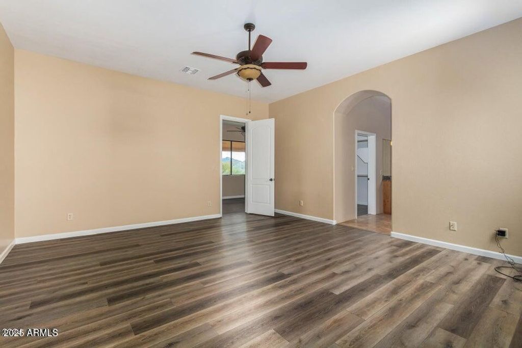 Image 18 of property listing at 48012 N 16TH Lane, New River, AZ 85087