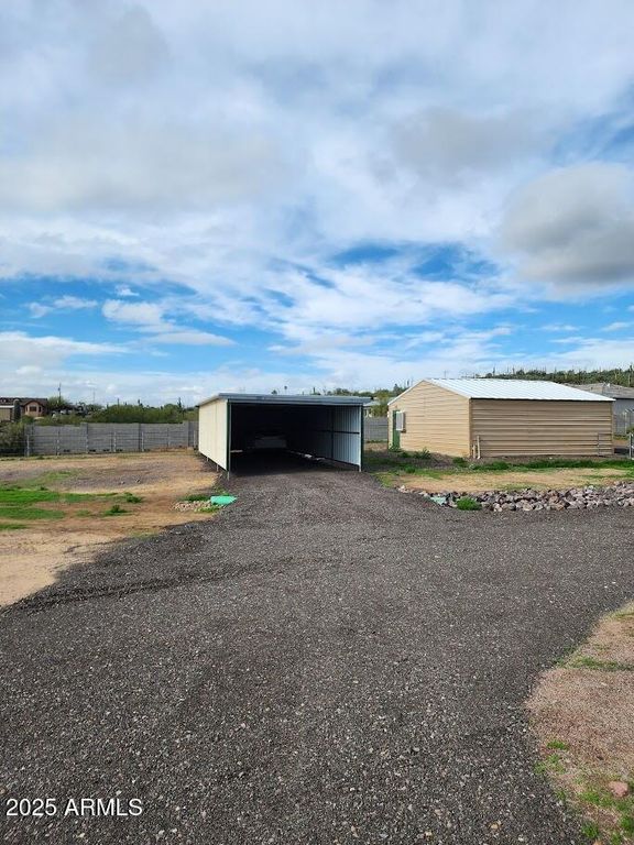 Image 23 of property listing at 48012 N 16TH Lane, New River, AZ 85087