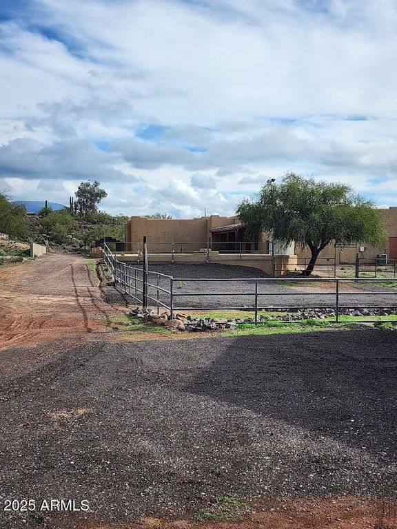 Image 26 of property listing at 48012 N 16TH Lane, New River, AZ 85087