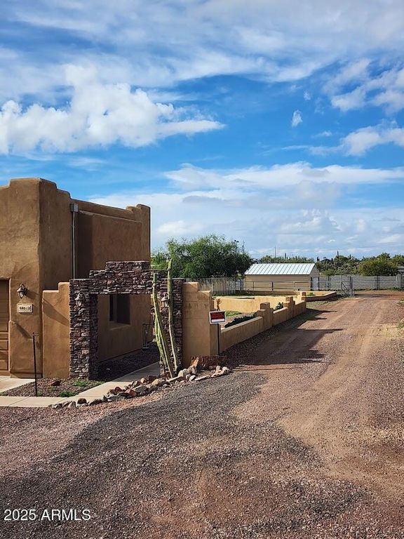 Image 3 of property listing at 48012 N 16TH Lane, New River, AZ 85087